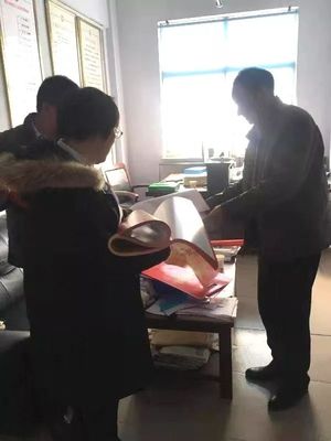 支行風(fēng)采丨湯莊支行開展&ldquo;送財神送福包送服務(wù)&rdquo;進街道